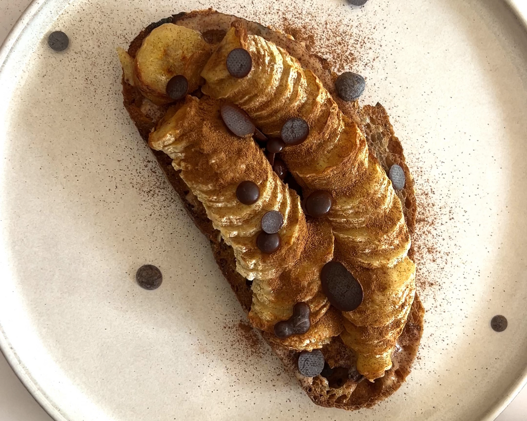 Tostada de Plátano asado con Canela